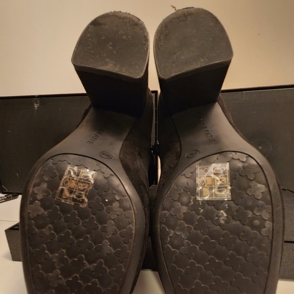 NEW KELLY & KATIE BLACK STRETCH VEGAN MICROSUEDE BOOTIES WITH BLACK BOWS - SZ 8 - Picture 4 of 10